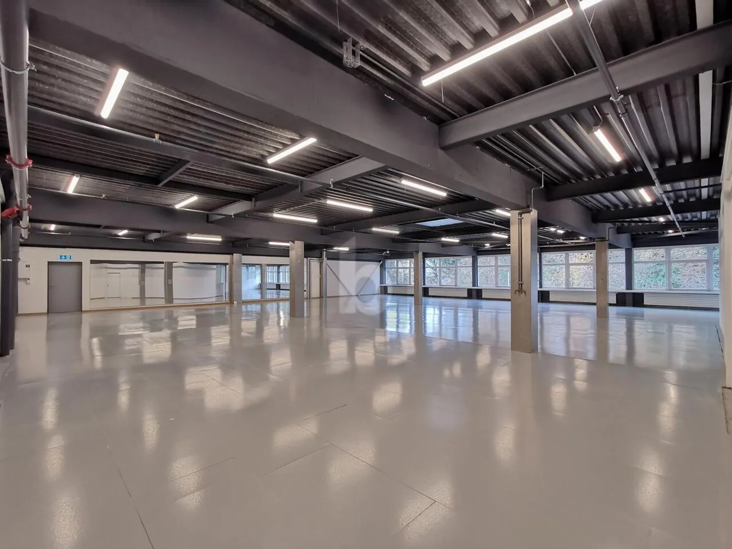 MULTIFUNKTIONSRAUM - BÜRO / LAGER / PRODUKTION - Foto 1 von 6