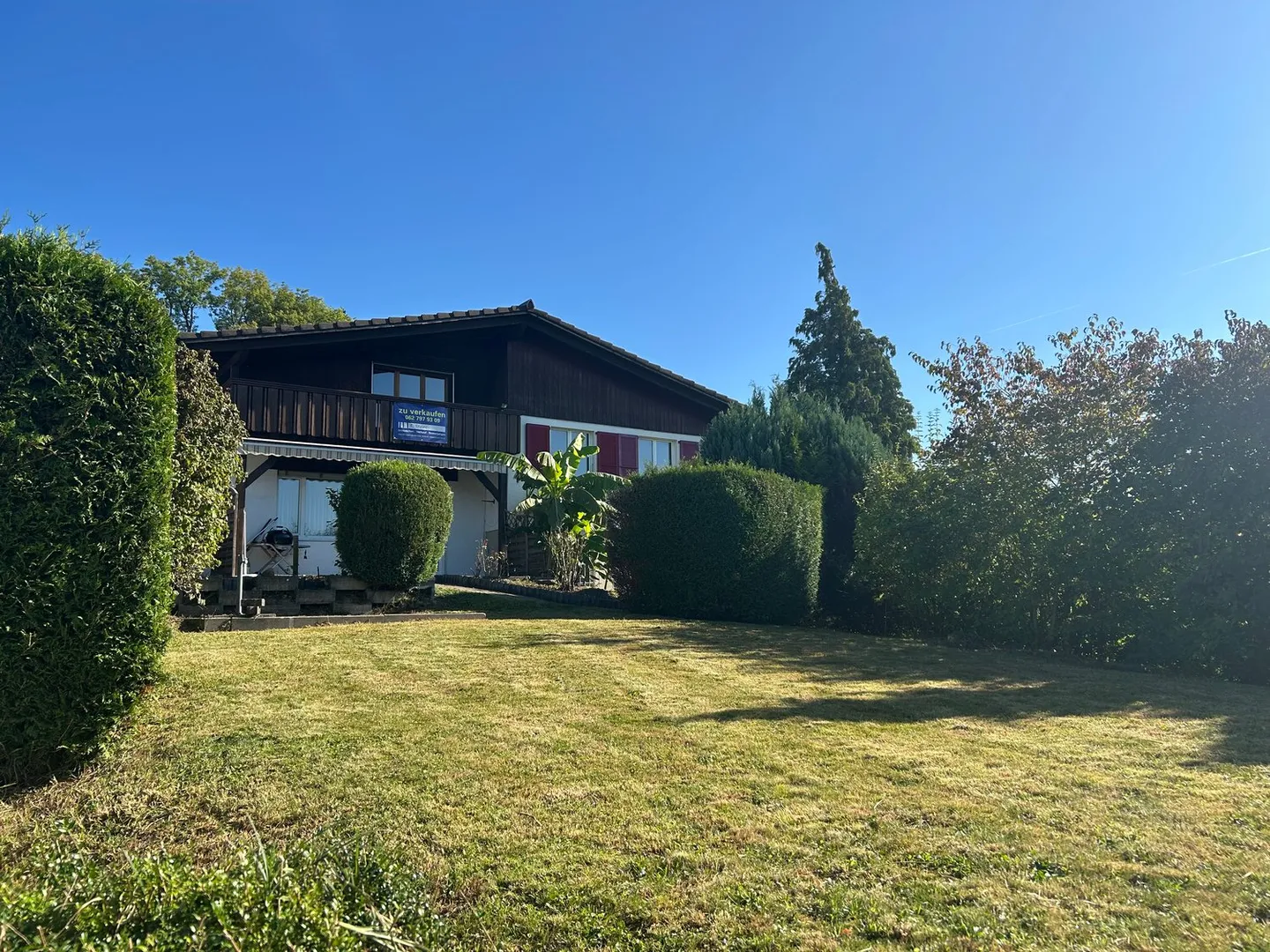 Casa unifamiliare di 6,5 vani in posizione molto tranquilla e soleggiata con vista panoramica - Foto 1 di 21