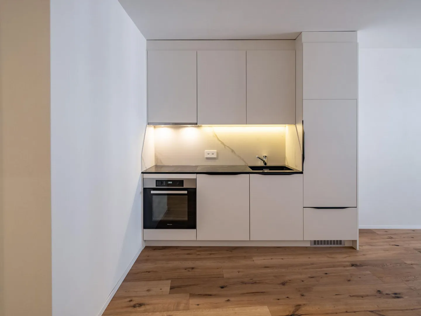 Appartamento moderno in posizione centrale - Foto 2 di 8