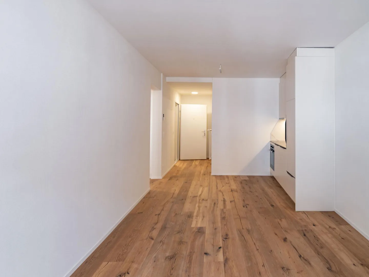 Appartamento moderno in posizione centrale - Foto 3 di 8