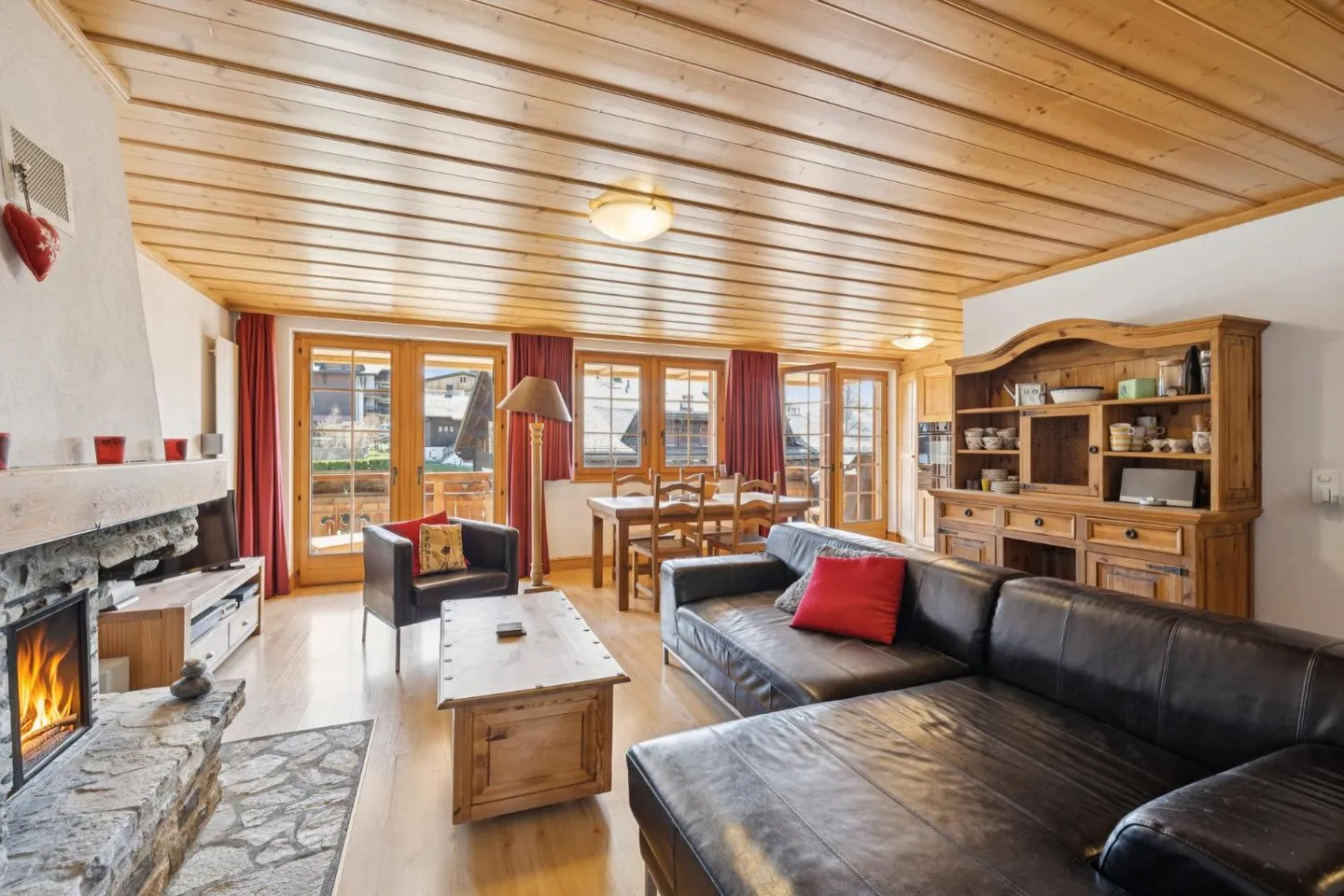 Villars, privileged location 3.5p with charm, large balcony, beautiful - Photo 3 of 13