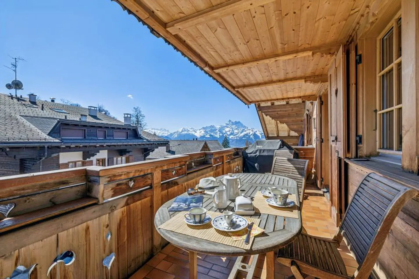 Villars, privileged location 3.5p with charm, large balcony, beautiful - Photo 8 of 13