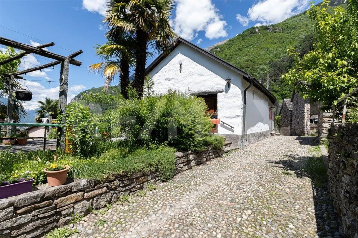 Casa familiare con piscina - Foto 4 di 13