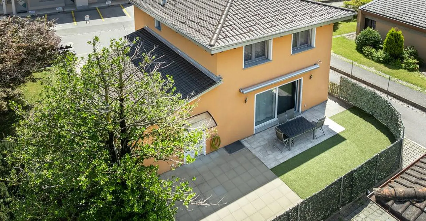 Casa Ideale per la Famiglia a Biasca - Foto 1 di 12