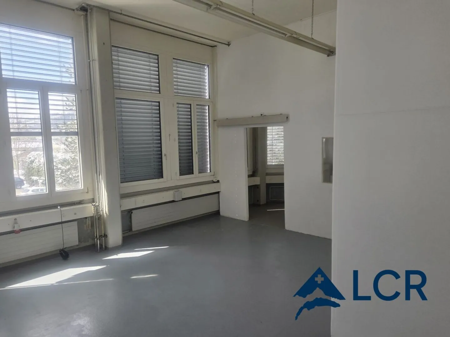 Bellissimo studio di 150m2 a La Chaux-de-Fonds - Foto 1 di 4