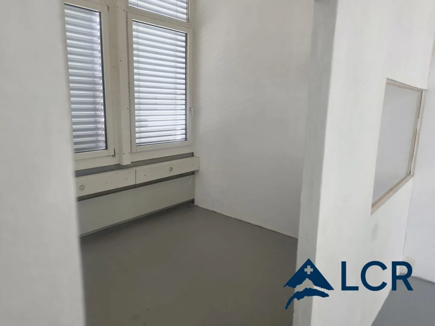Bellissimo studio di 150m2 a La Chaux-de-Fonds - Foto 3 di 4