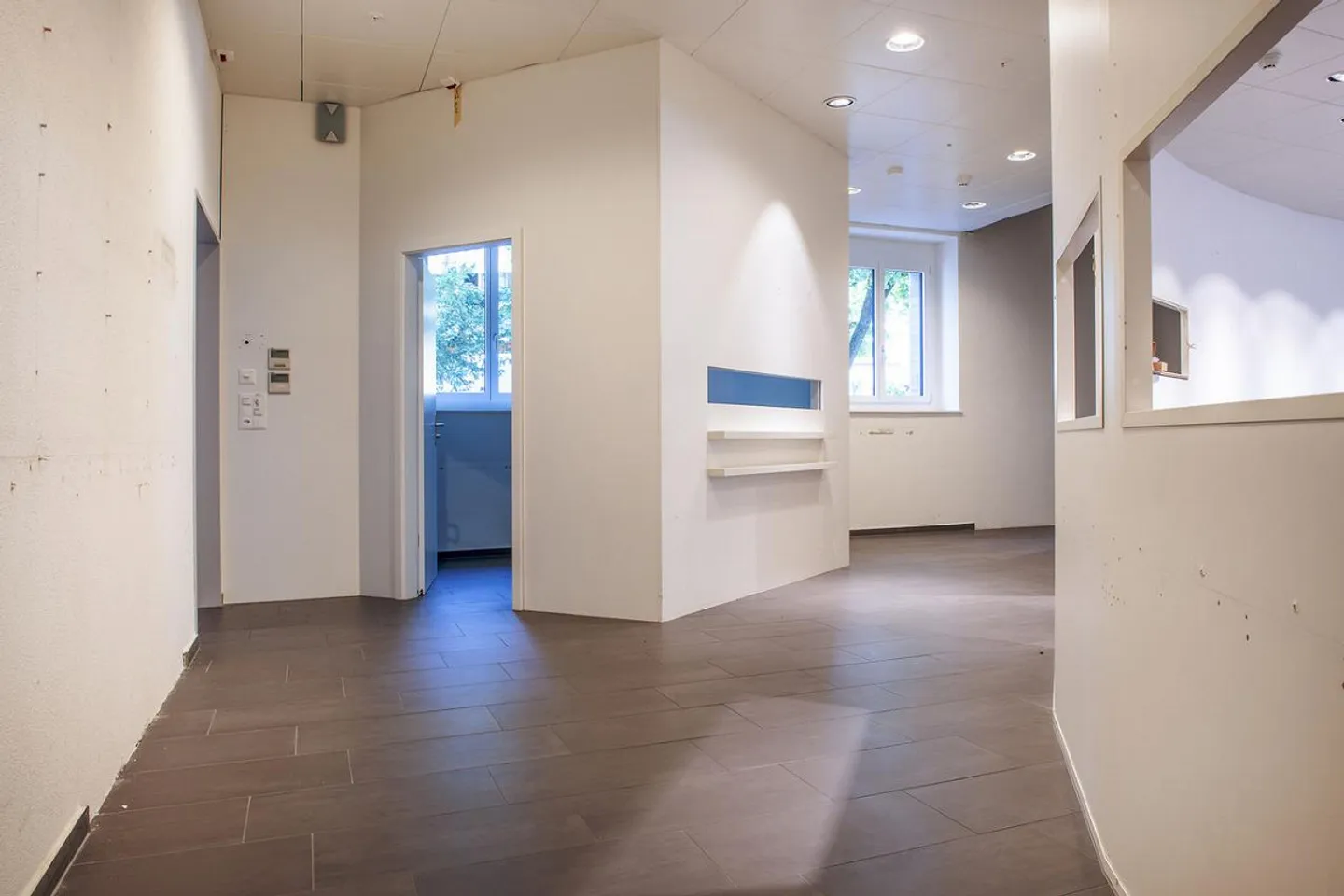 Espace commercial d'environ 220m² dans le centre de quartier - Migros Birsfelden - Photo 2 sur 6