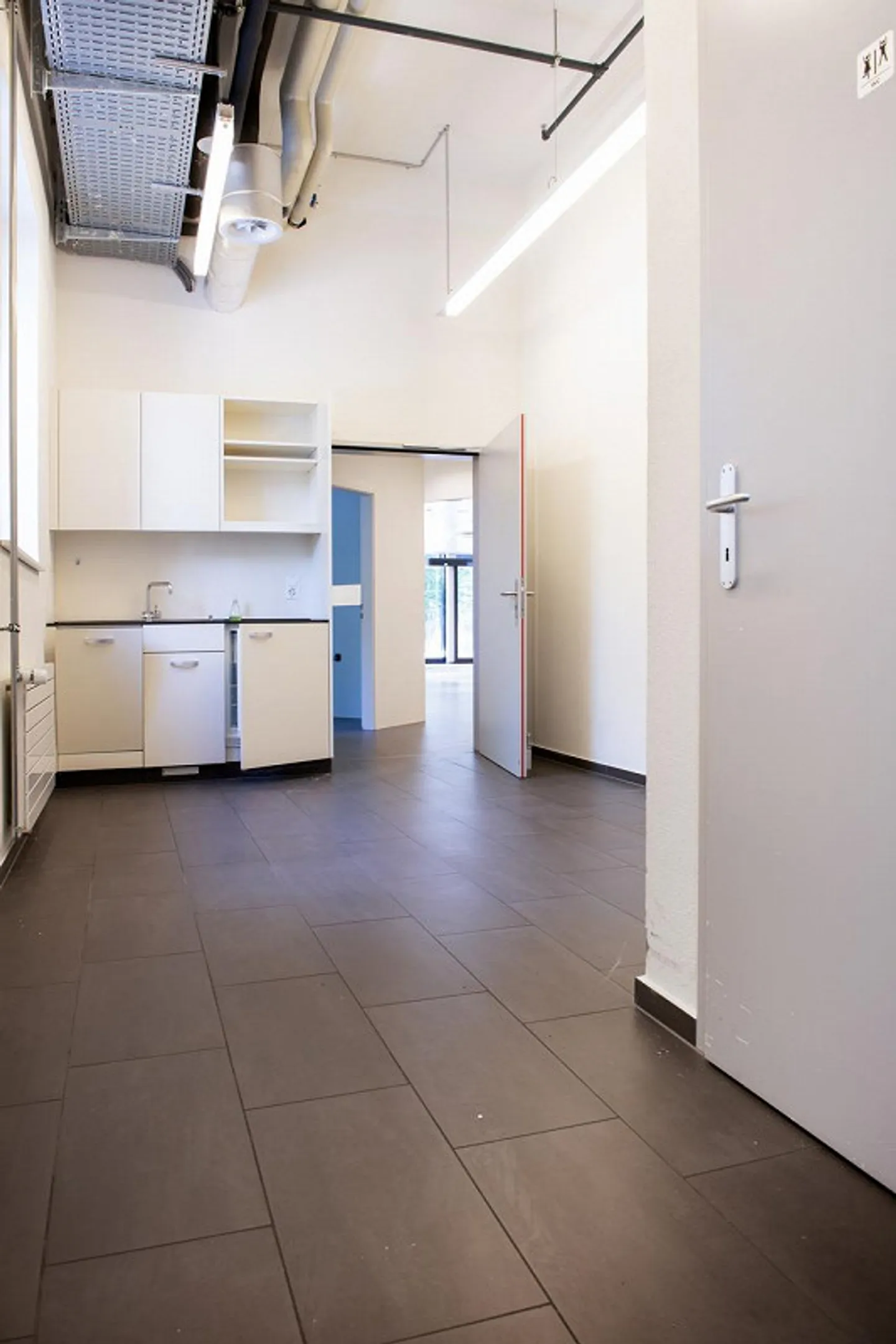 Espace commercial d'environ 220m² dans le centre de quartier - Migros Birsfelden - Photo 3 sur 6