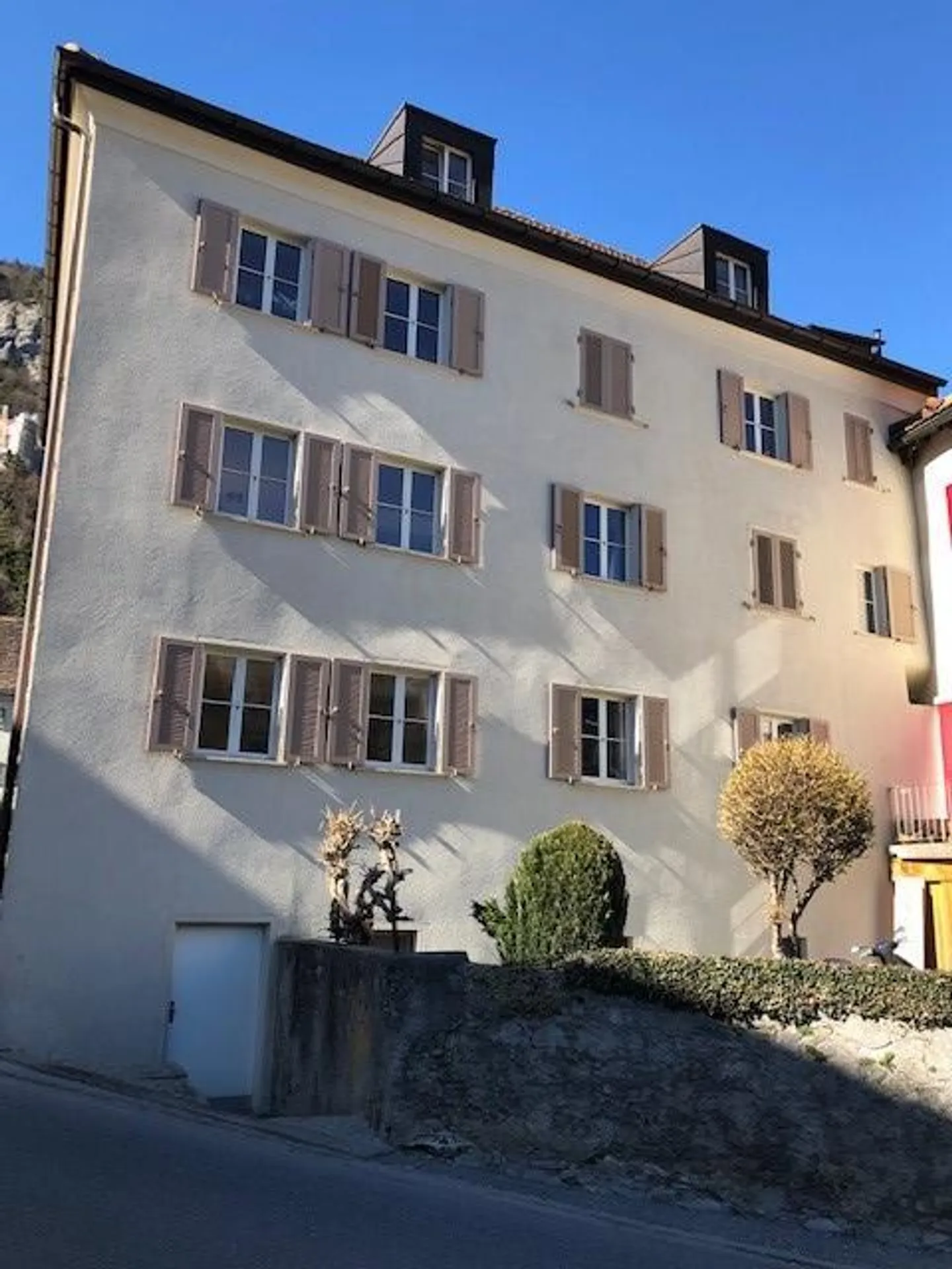 Vivre dans le centre du village de Haldenstein - Photo 1 sur 5