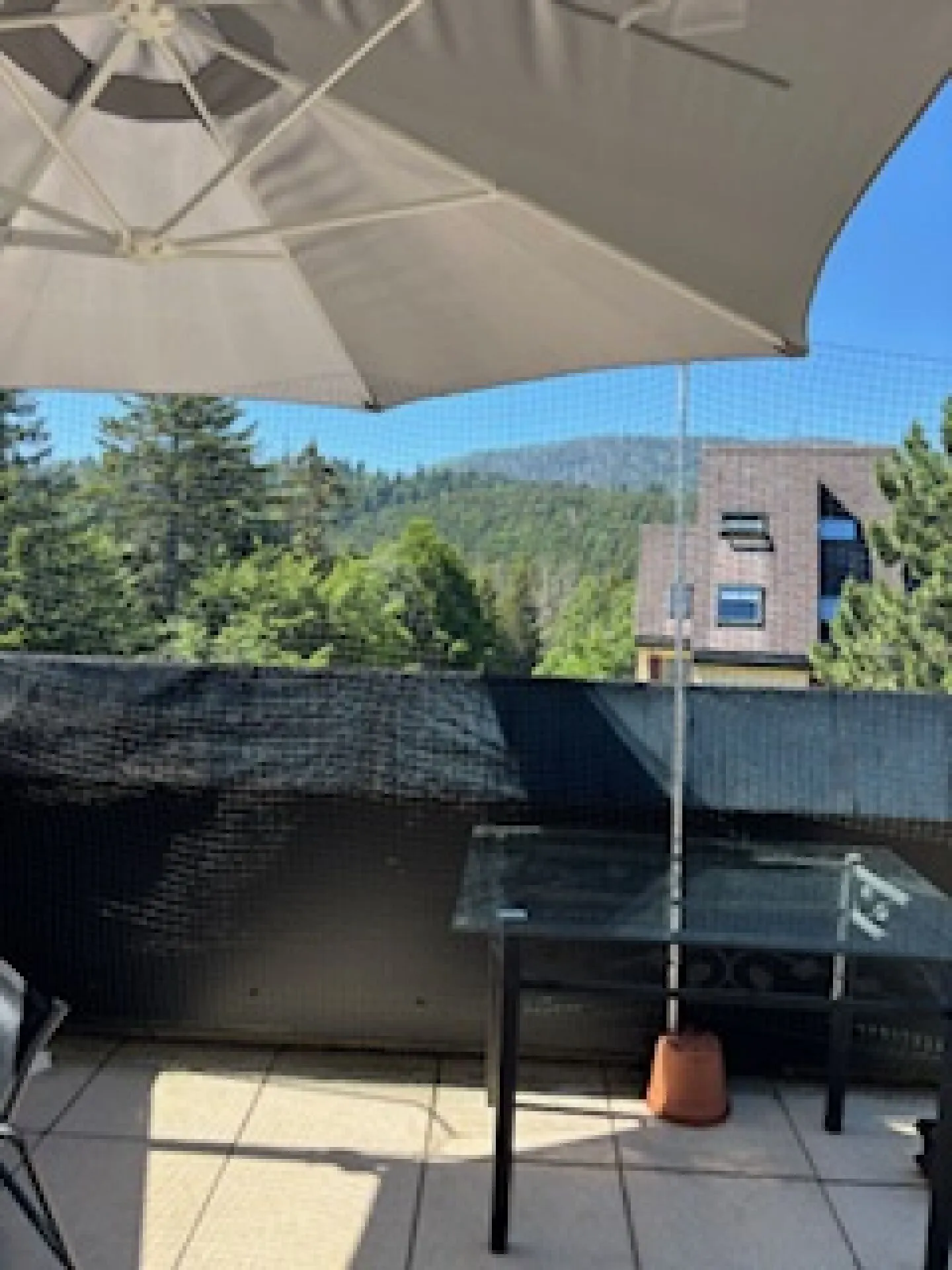 140 m² Duplex im obersten Stock mit 3 Schlafzimmern, Terrasse und Wald - Foto 17 von 19