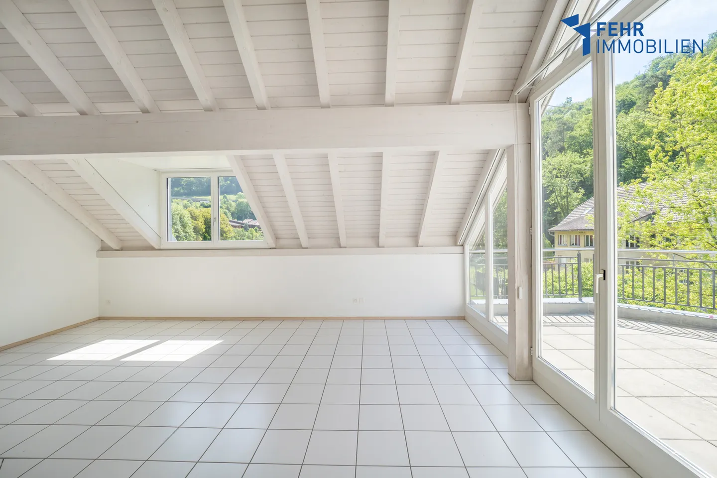 Fehr Immobilier - Appartement en attique confortable de 4,5 pièces - Photo 1 sur 9