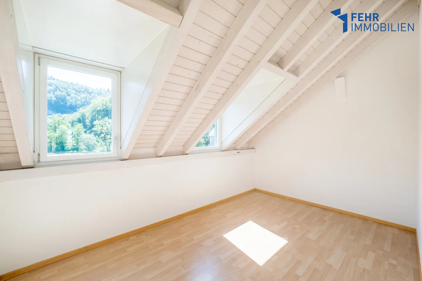 Fehr Immobilier - Appartement en attique confortable de 4,5 pièces - Photo 7 sur 9