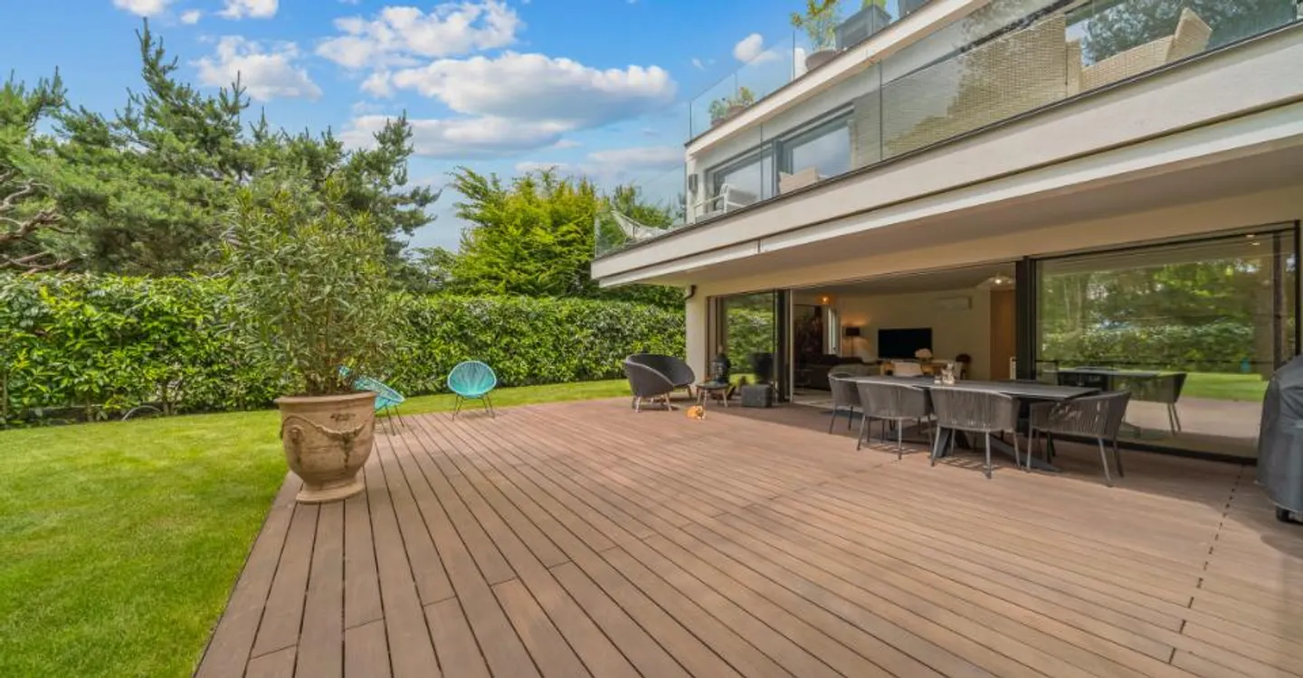 Luxury Apartment with Private Garden - Photo 3 of 10