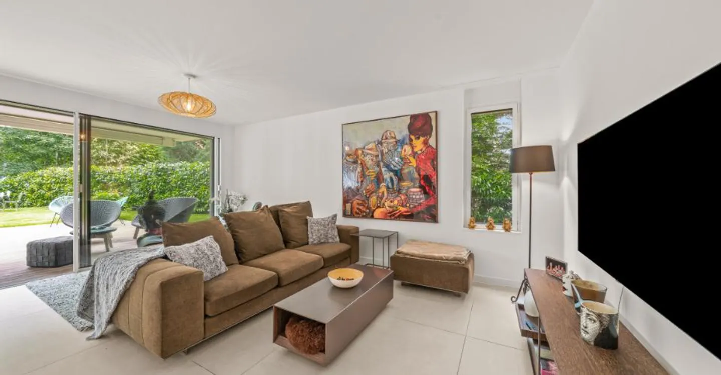 Luxury Apartment with Private Garden - Photo 5 of 10