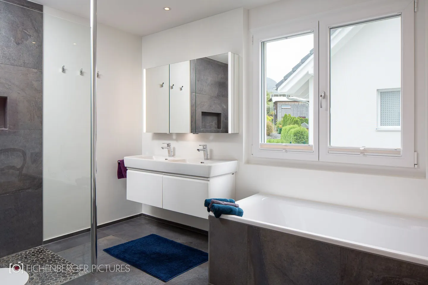 DREAM HOUSE IN ZEIHEN - LOTS OF SPACE, MODERN EQUIPMENT & SUNNY GARDEN - Photo 8 of 28