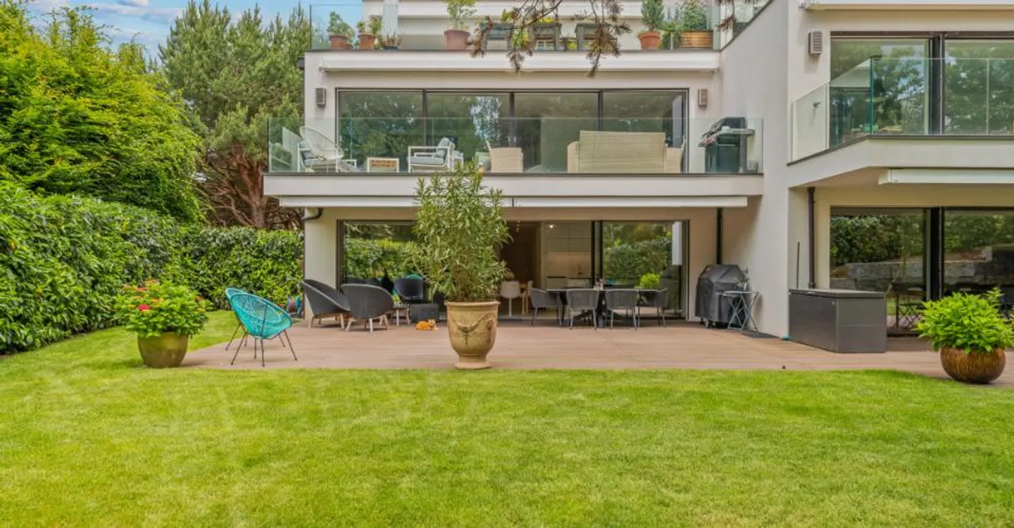 Luxury Apartment with Private Garden - Photo 2 of 10