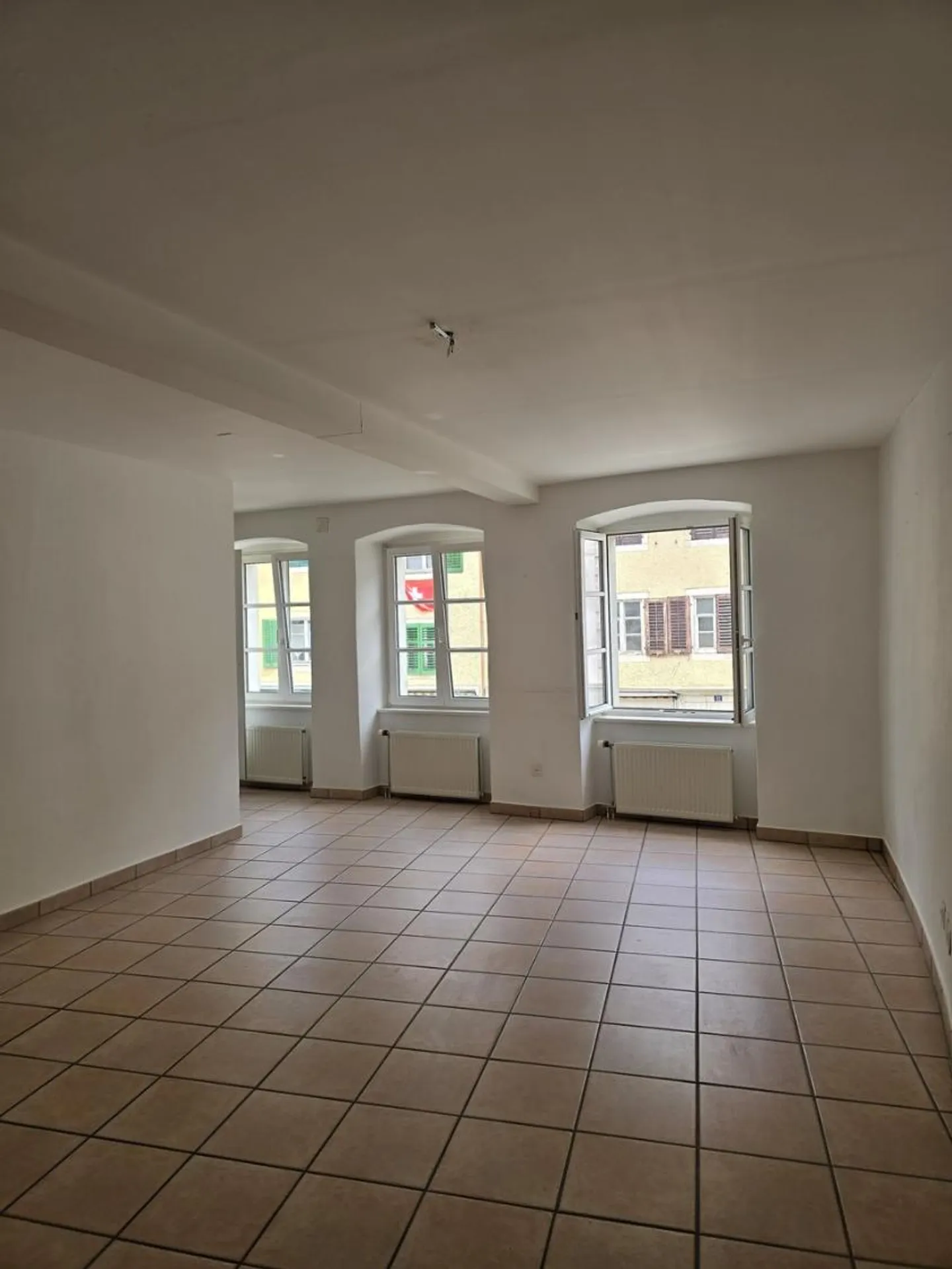 Studio on the 1st floor with elevator - Photo 3 of 5