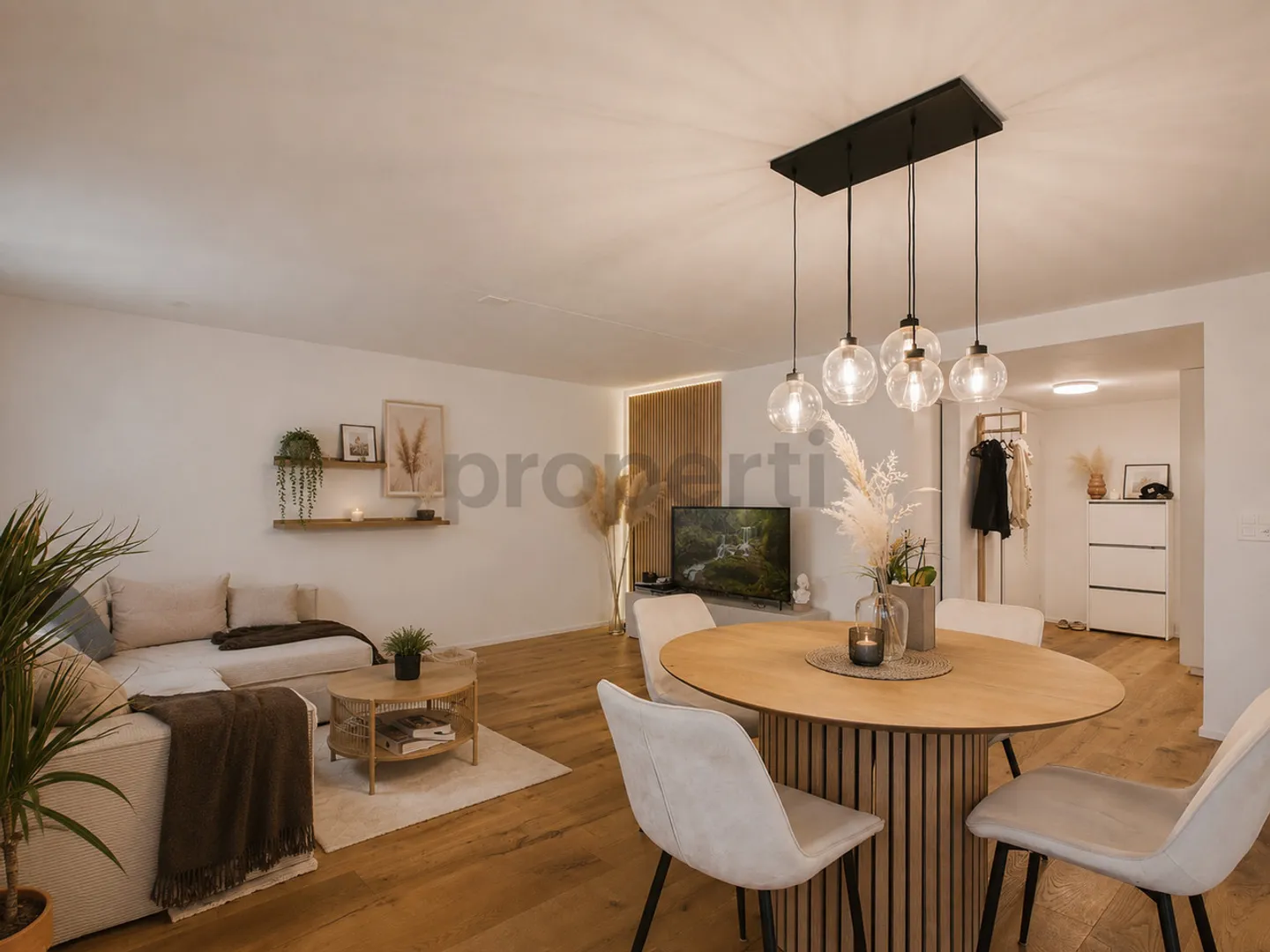 Renovated 3.5-room apartment with private garden terrace and modern amenities - Photo 2 of 11