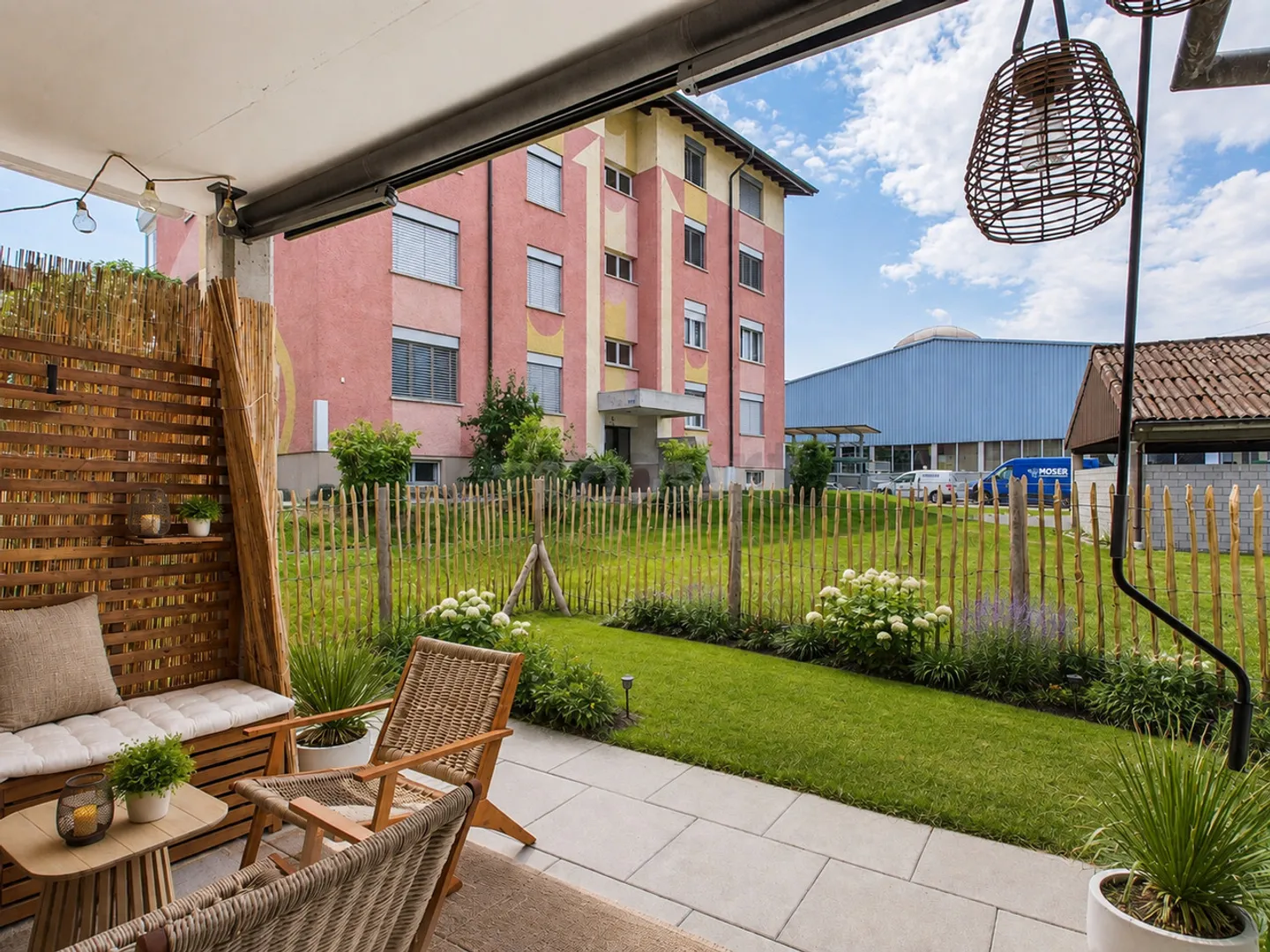 Renovated 3.5-room apartment with private garden terrace and modern amenities - Photo 10 of 11
