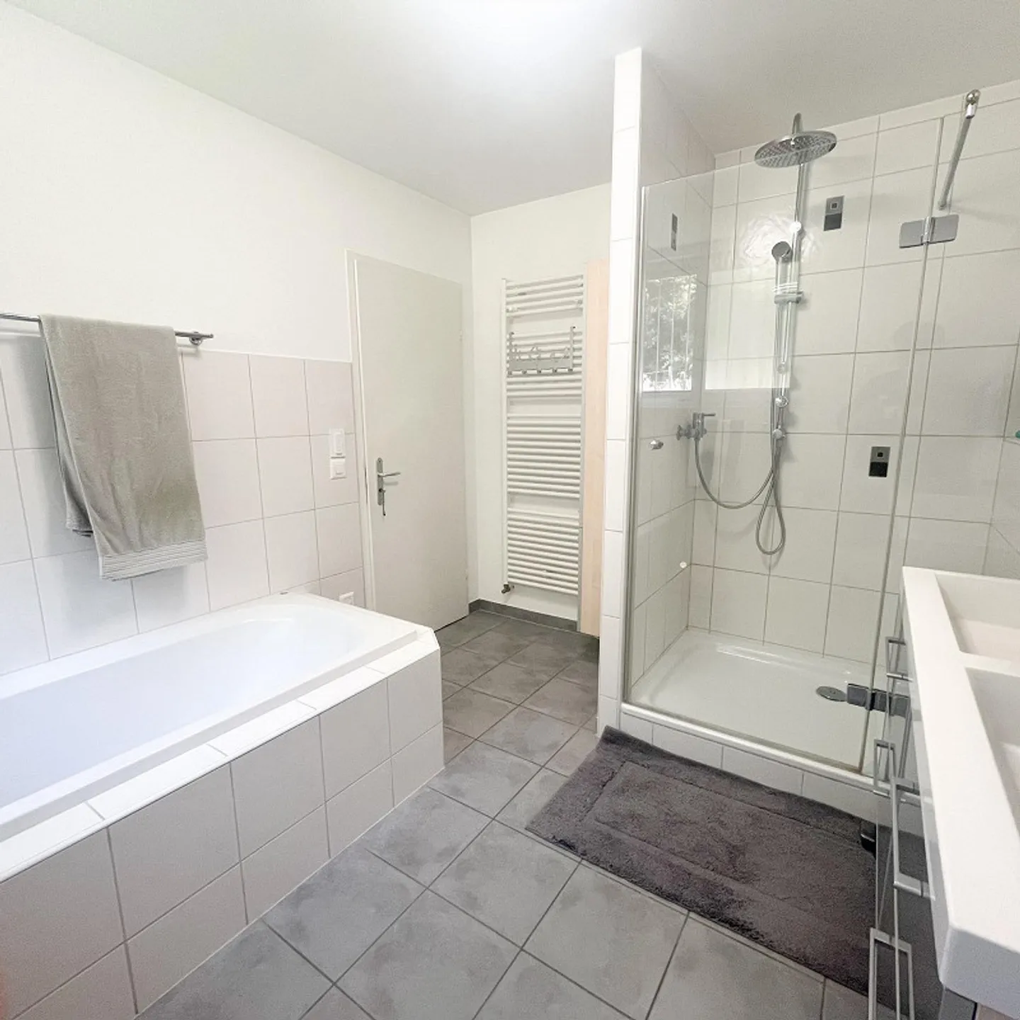 5.5-Zimmer Einfamilienhaus mit Einliegerwohnung und Fernsicht - Foto 10 von 15