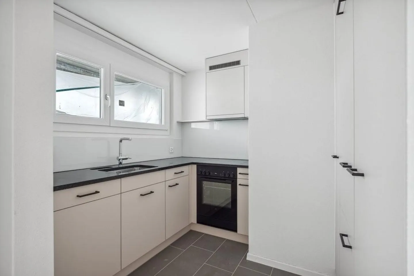 Modern apartment in a quiet location - Photo 5 of 6