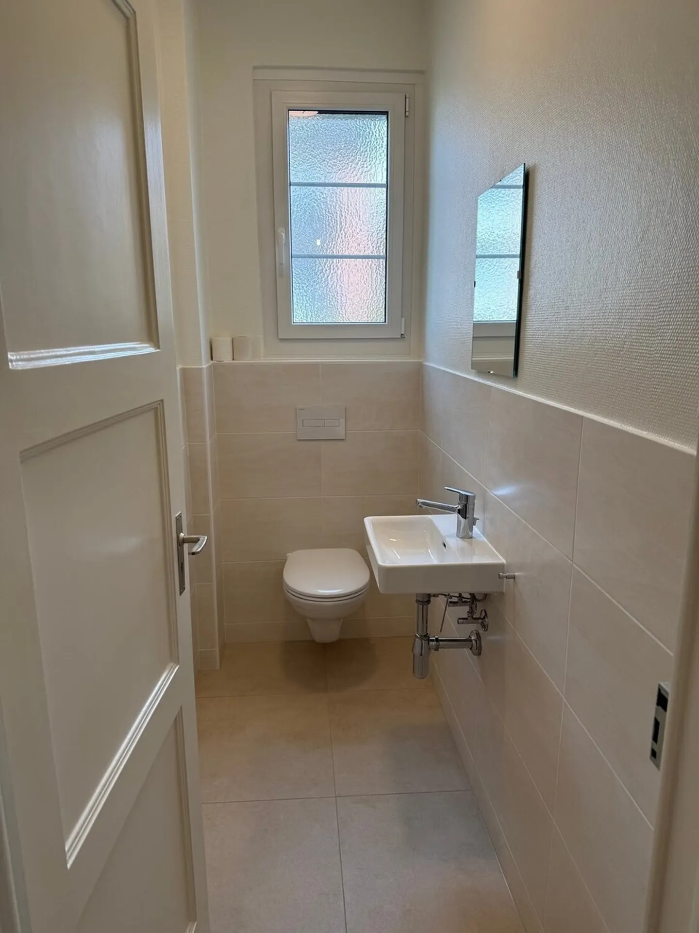 Charming 2.5-room fully renovated apartment - Photo 6 of 6