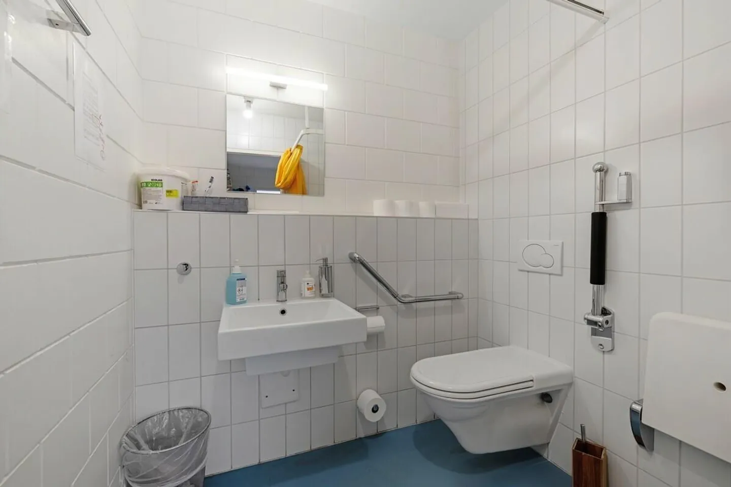 Due to relocation: spacious, modern practice with PPs for sale - Photo 10 of 17