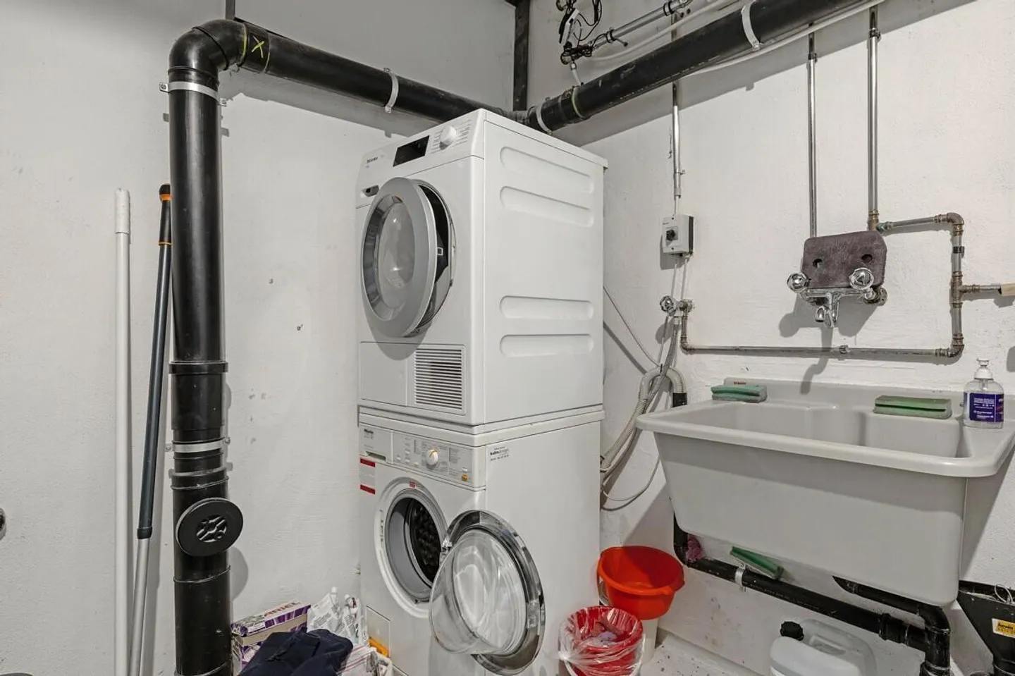 Due to relocation: spacious, modern practice with PPs for sale - Photo 13 of 17