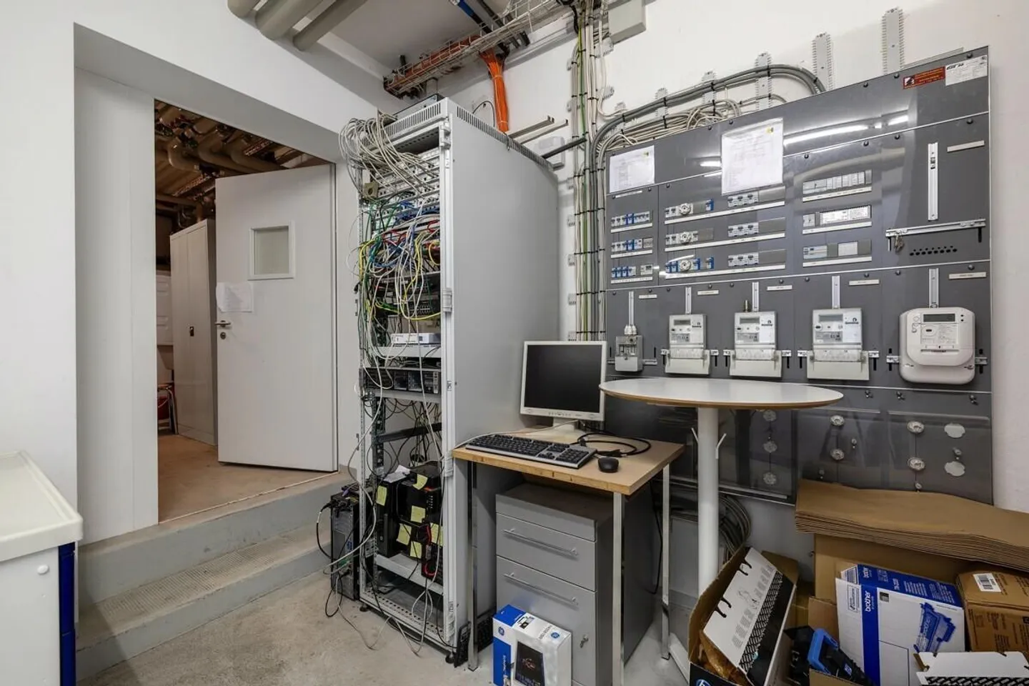 Due to relocation: spacious, modern practice with PPs for sale - Photo 14 of 17