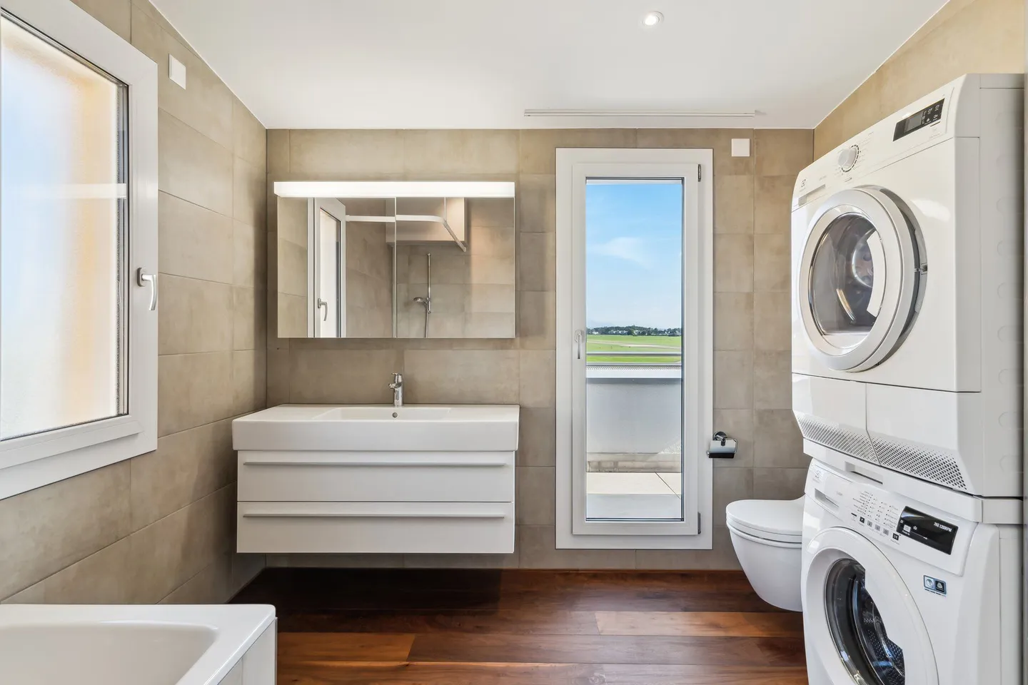 Appartement penthouse luxueux avec 4 terrasses, cheminée et vue panoramique - Photo 4 sur 10