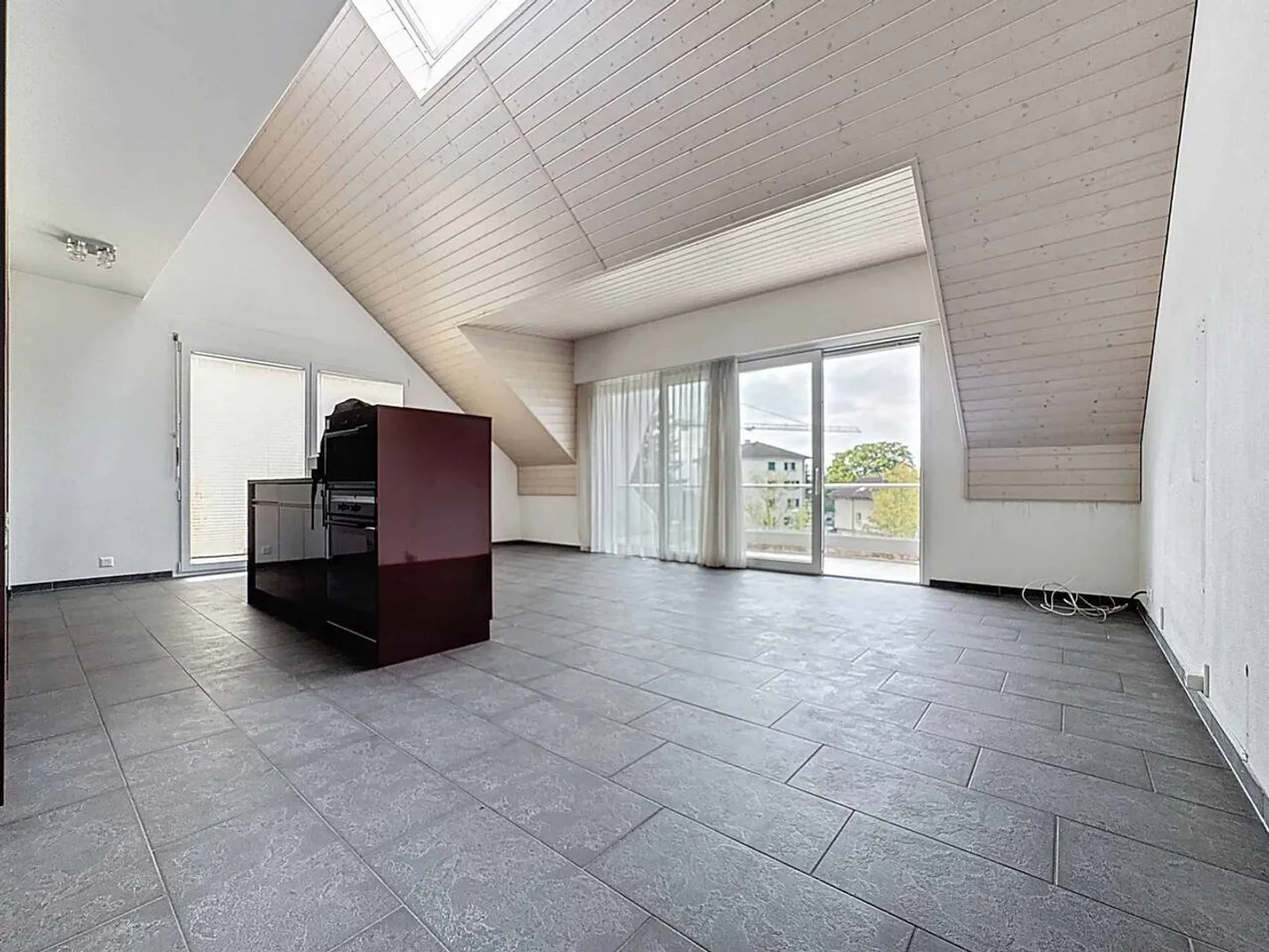 Attique de 5.5 pièces de 200m2 avec vue sur le lac Léman - Photo 4 sur 13