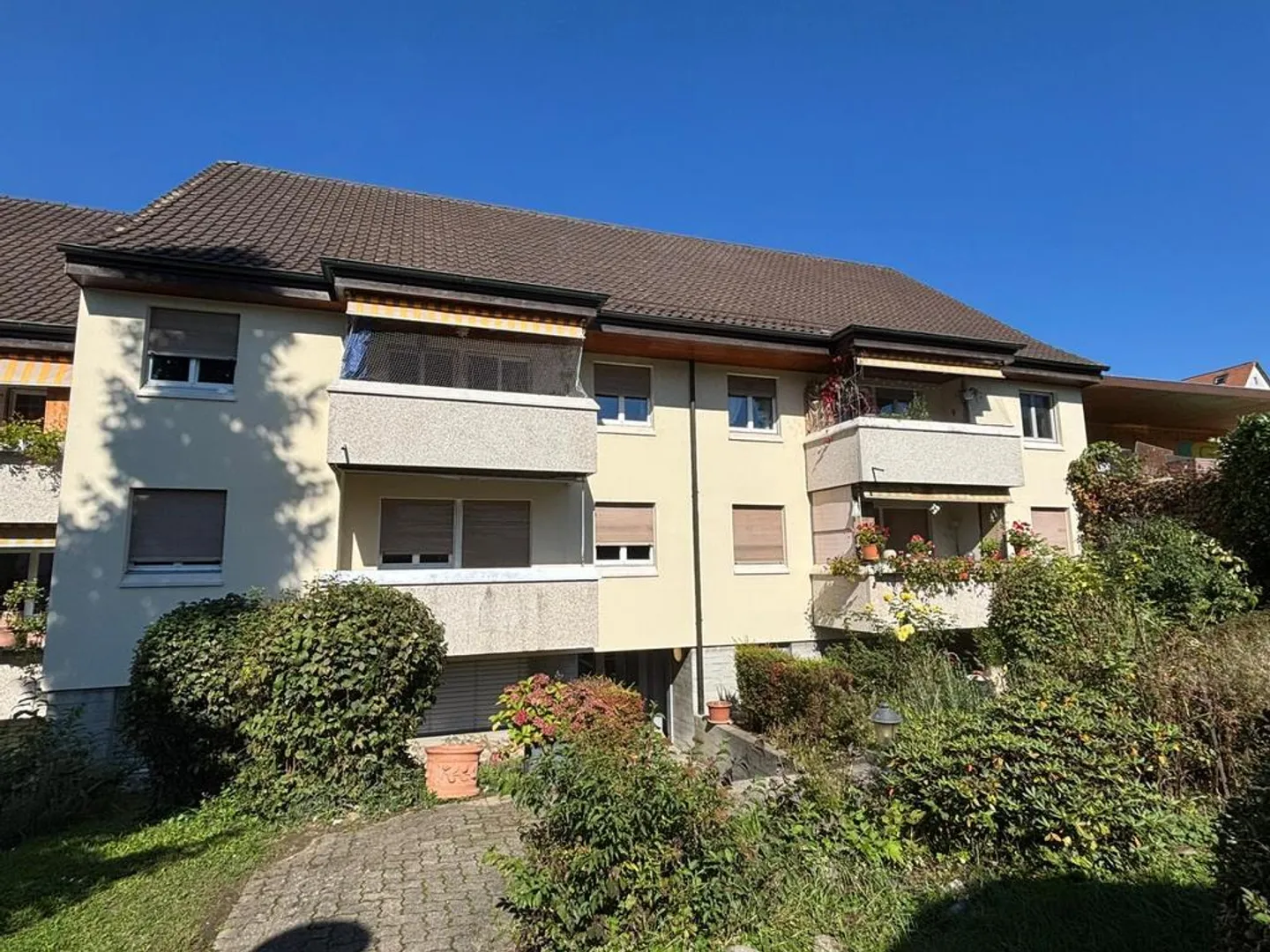 Appartement spacieux de 4 pièces dans la verdure - Photo 1 sur 8