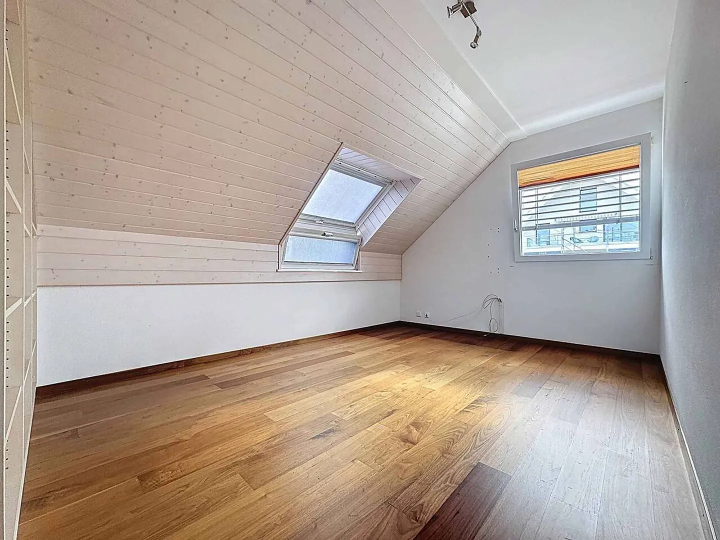 Attique de 5.5 pièces de 200m2 avec vue sur le lac Léman - Photo 7 sur 13