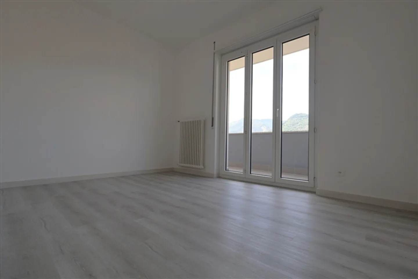 JUSQU'À 3 MOIS GRATUITS - 3,5 pièces à Chiasso RÉNOVÉ - Photo 2 sur 12