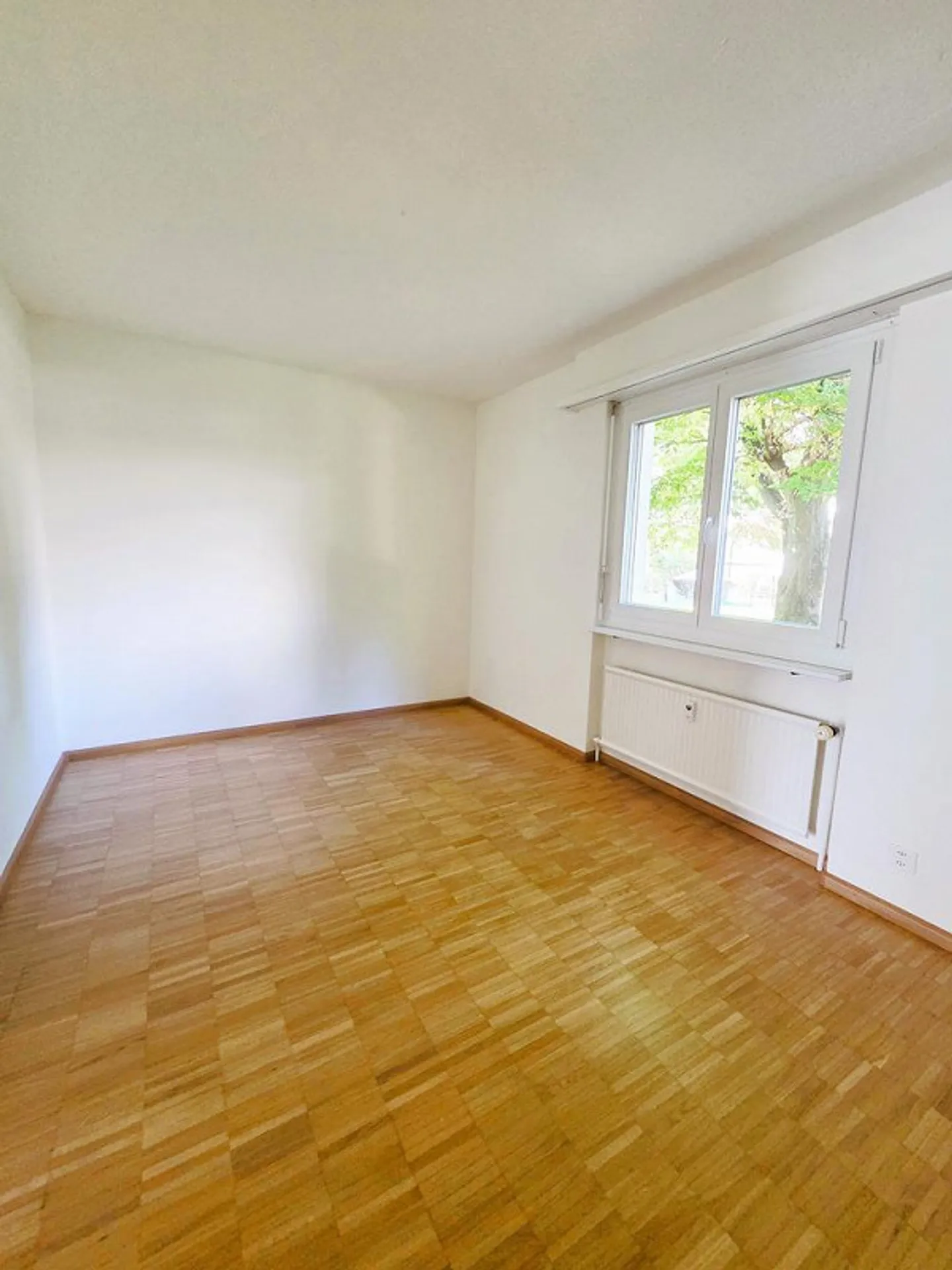 Appartement spacieux de 4 pièces dans la verdure - Photo 7 sur 8