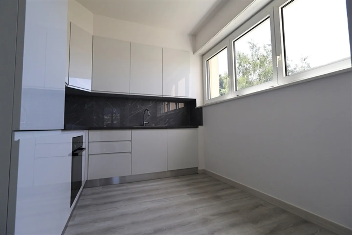 JUSQU'À 3 MOIS GRATUITS - 3,5 pièces à Chiasso RÉNOVÉ - Photo 3 sur 12