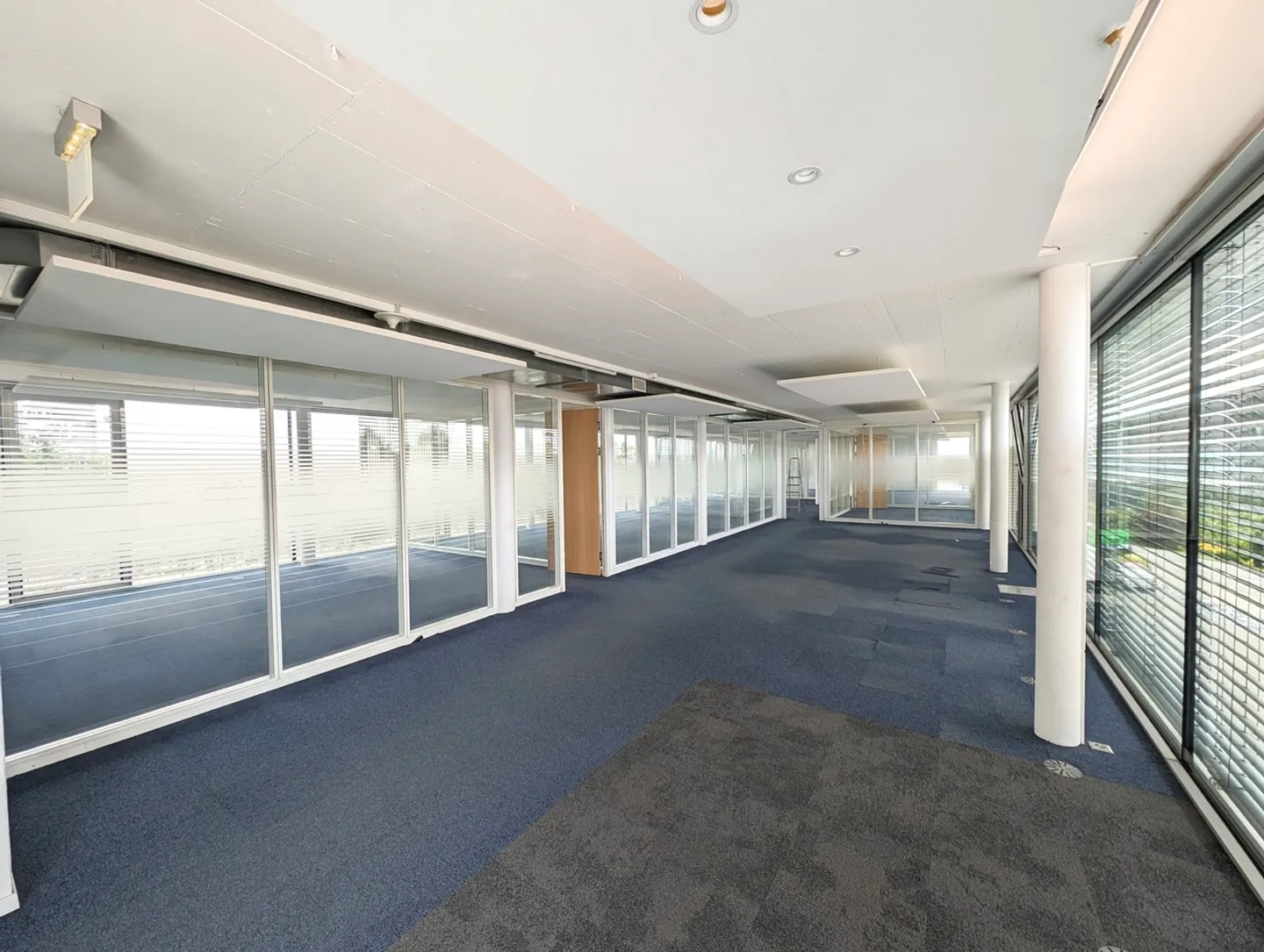 Quiet, Ventilation, Raised Floor, Heat Pump, Solar, Elevator, Tax Advantageous - Photo 2 of 3