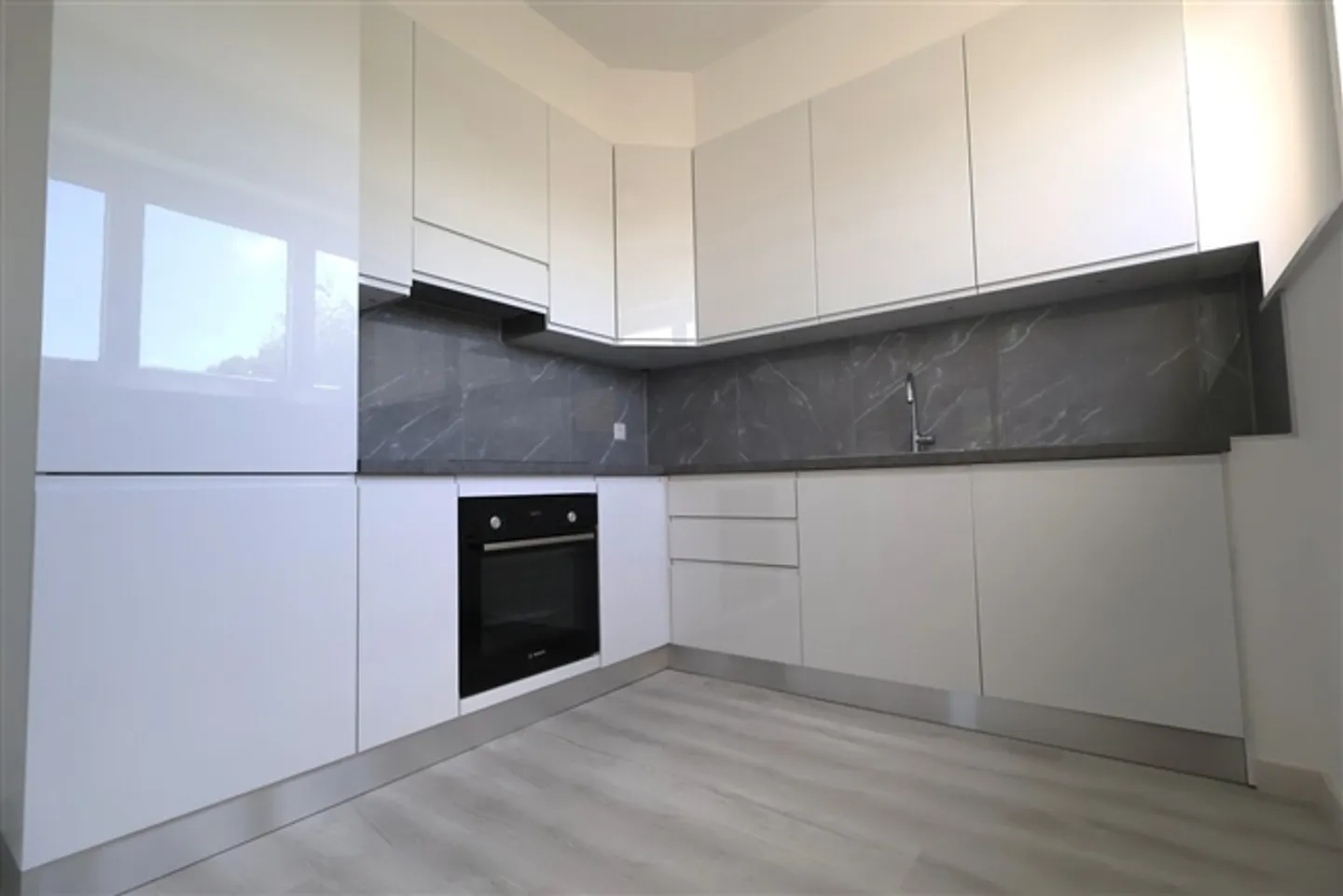 JUSQU'À 3 MOIS GRATUITS - 3,5 pièces à Chiasso RÉNOVÉ - Photo 1 sur 12