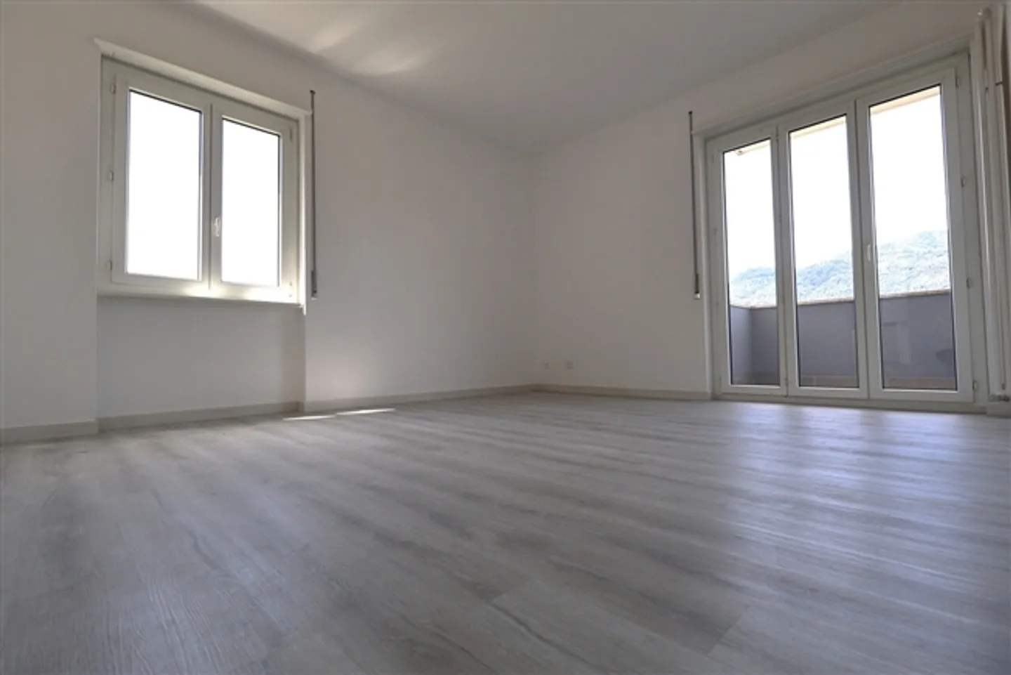 JUSQU'À 3 MOIS GRATUITS - 3,5 pièces à Chiasso RÉNOVÉ - Photo 5 sur 12