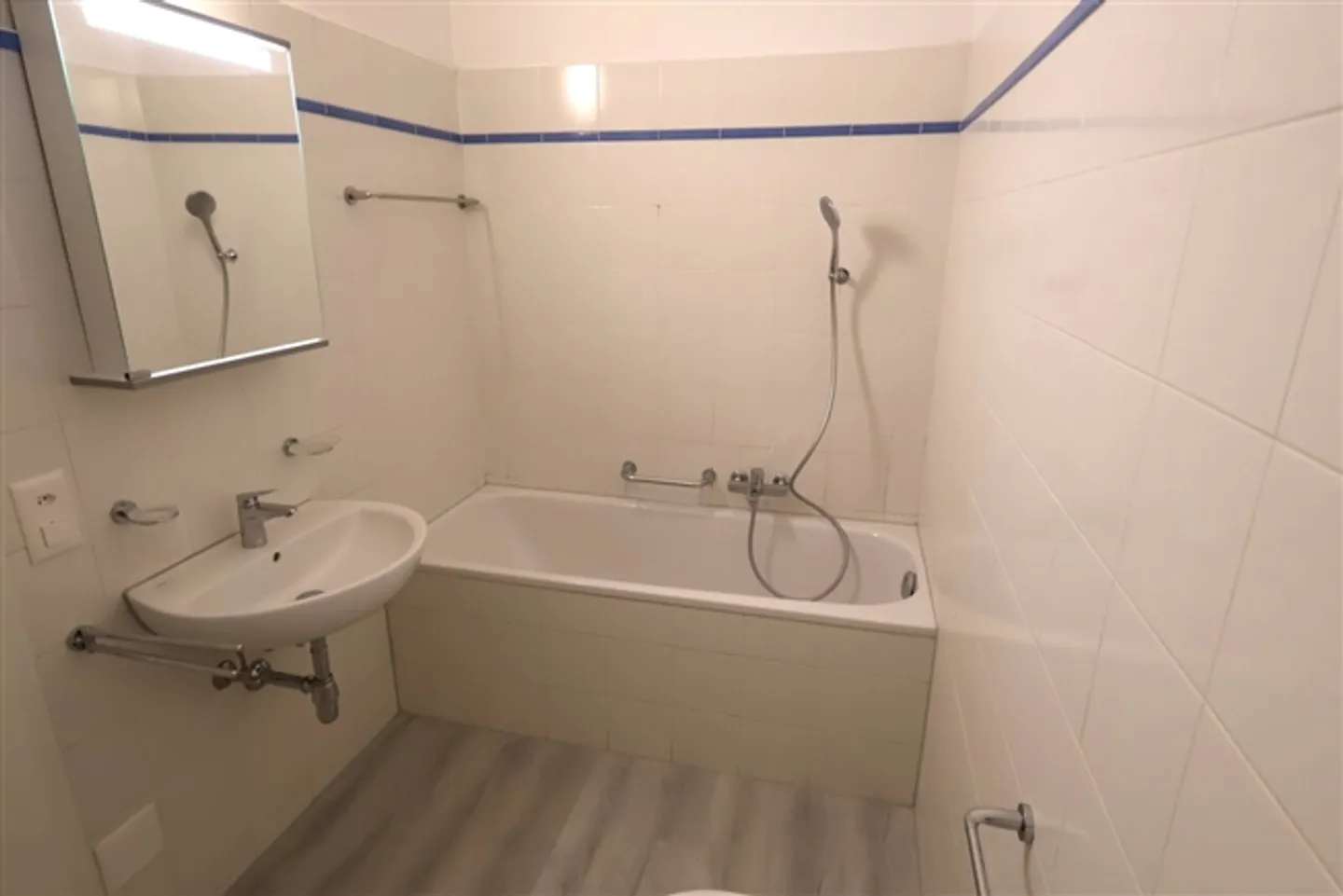 JUSQU'À 3 MOIS GRATUITS - 3,5 pièces à Chiasso RÉNOVÉ - Photo 9 sur 12