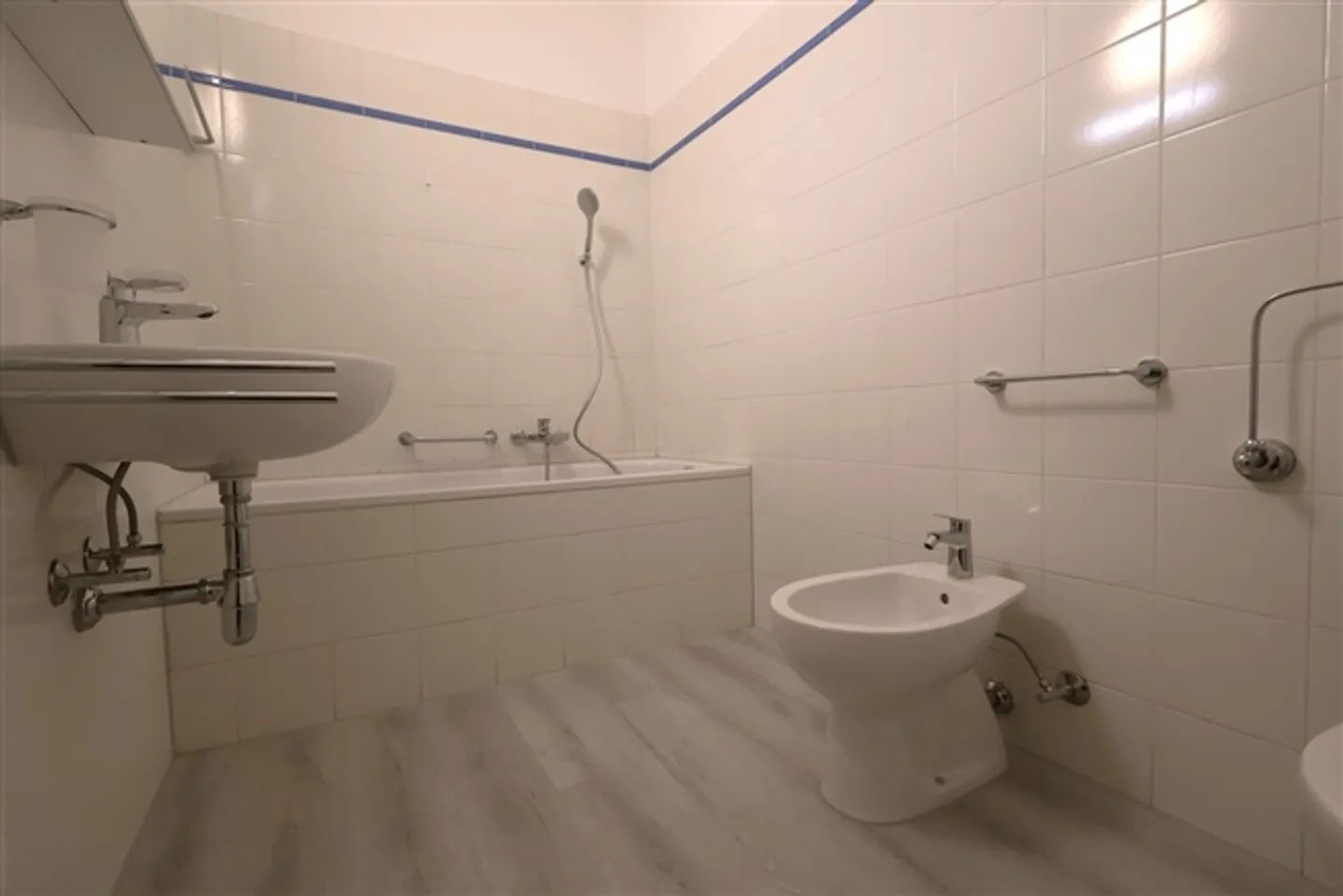 JUSQU'À 3 MOIS GRATUITS - 3,5 pièces à Chiasso RÉNOVÉ - Photo 10 sur 12