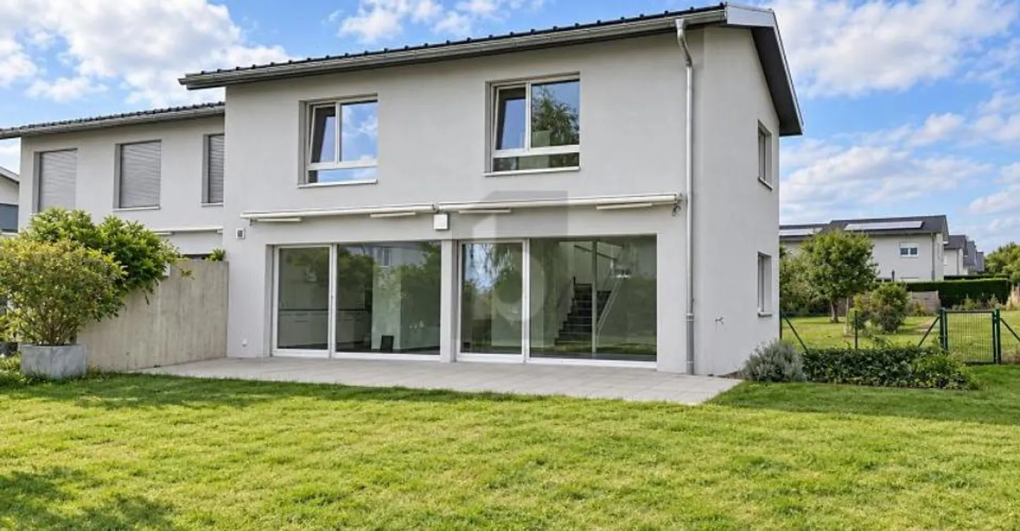 Maison Familiale Moderne à Savigny - Photo 1 sur 6