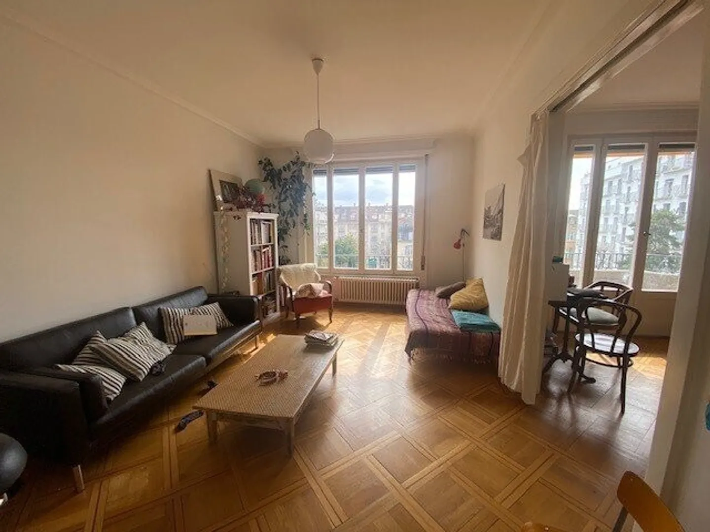 Spacious 4.5-room apartment with balconies - Photo 1 of 11