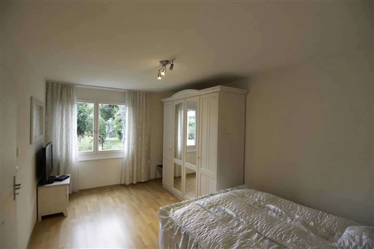 Appartement meublé à Dielsdorf, Suisse - Charges, Internet et TV inclus - Photo 2 sur 15