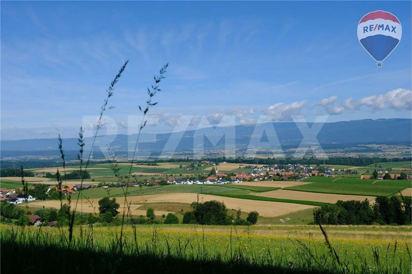 Stylish Maisonette Penthouse Apartment with 200 m² Terrace Perfect for Work-Life Balance - Photo 6 of 13