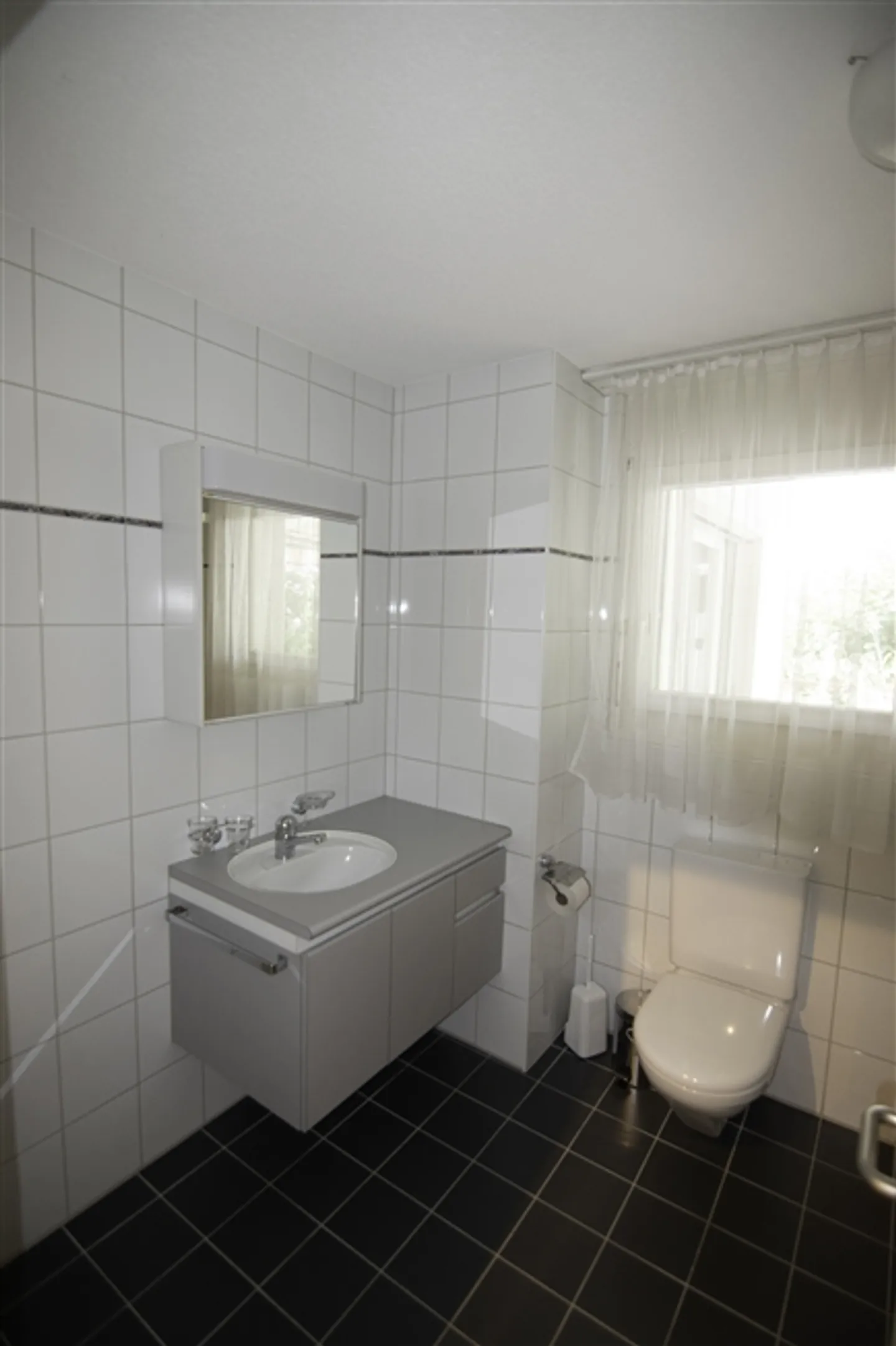 Appartement meublé à Dielsdorf, Suisse - Charges, Internet et TV inclus - Photo 6 sur 15