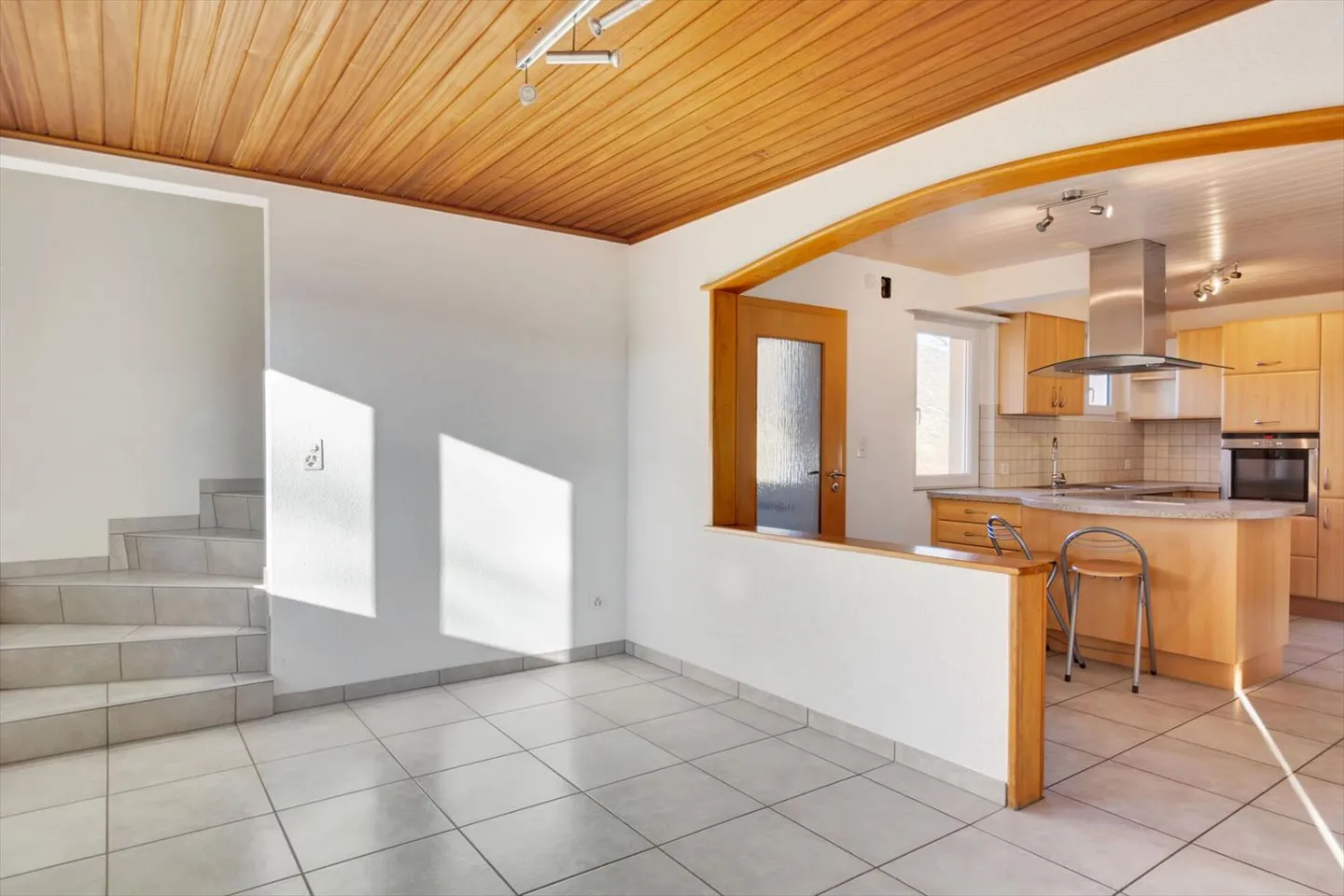 Reconvilier, villa de 4.5pces avec atelier et 3 garages - Photo 5 sur 13