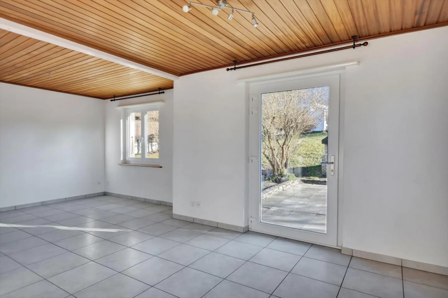 Reconvilier, villa de 4.5pces avec atelier et 3 garages - Photo 6 sur 13