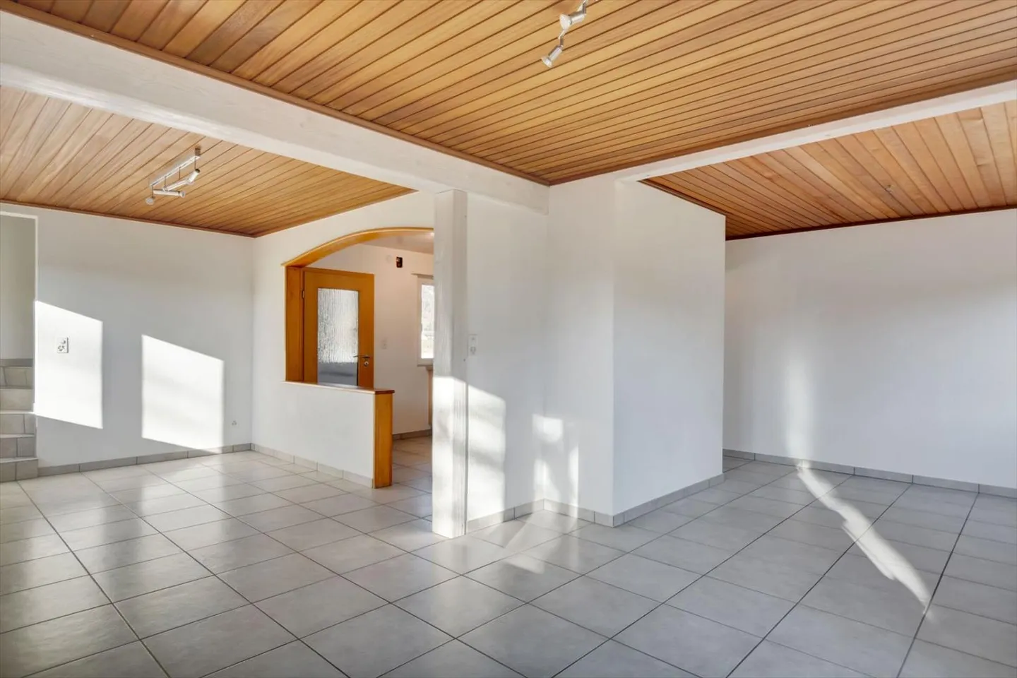 Reconvilier, villa de 4.5pces avec atelier et 3 garages - Photo 8 sur 13