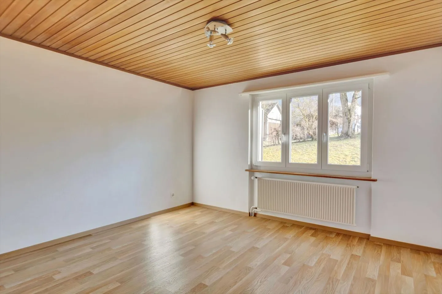 Reconvilier, villa de 4.5pces avec atelier et 3 garages - Photo 9 sur 13
